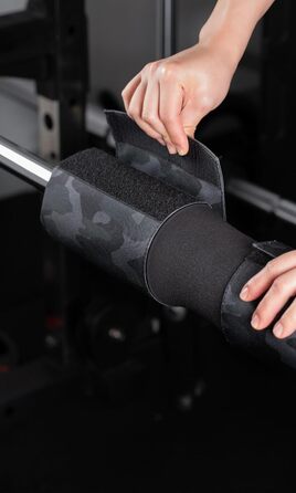 Накладка Fitgriff для штанги з липучкою, гіп-траст, камуфляж чорний – м'яке налітник для присідань, сідничних вправ, тренажерний зал
