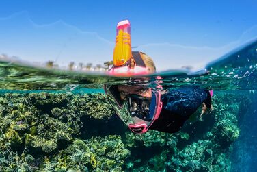 Маска для снорклінгу OCEAN REEF Aria QR з трубкою - повна маска, рожевий колір (S/M)