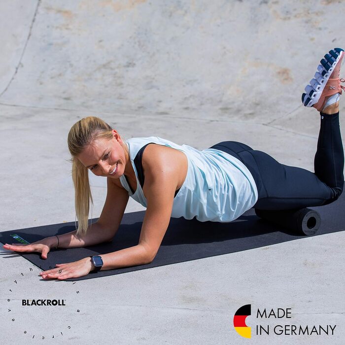 BLACKROLL SLIM фасціальний ролер 30x10 см, масажний ролик для спини та ніг, середня жорсткість, для подорожей, Німеччина, чорний