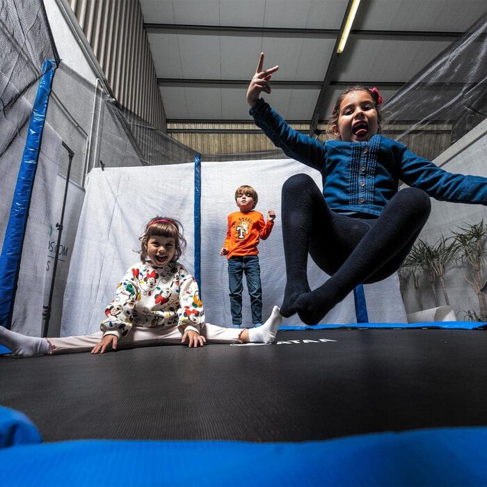 Батут для дітей 250 см з сіткою безпеки, блакитний – ідеальний для активного відпочинку на вулиці