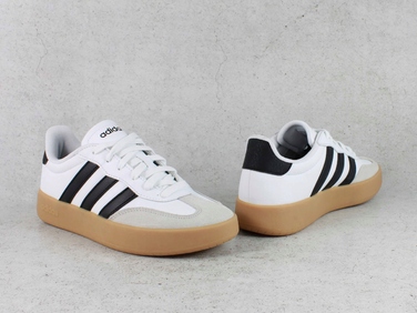 Чоловічі спортивні кросівки adidas Barreda JR1205, білі, легкі та зручні, розмір 42 2/3