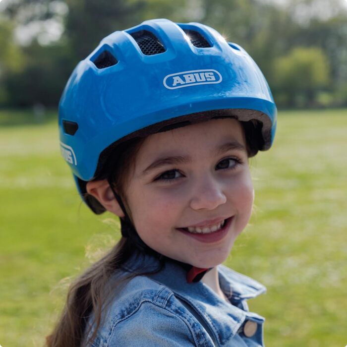Дитячий велосипедний шолом ABUS Smiley 3.0 з глибокою посадкою, дизайном для дітей та місцем для хвостика — для дівчаток і хлопчиків