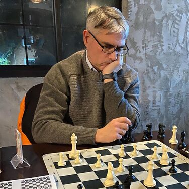 Турнірні шахи A&A: силіконова дошка 51x51 см, пластикові фігури Staunton, король 9,6 см, вага, сумка для зберігання
