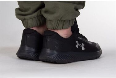 Чоловічі бігові кросівки Under Armour Charged Rogue 3 Storm з технологією Visual Cushioning, чорні, 40 EU