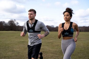 Runitude Тримач для телефону на груди для бігу - водонепроникний, світловідбиваючий, з ключницею, унісекс, чорний