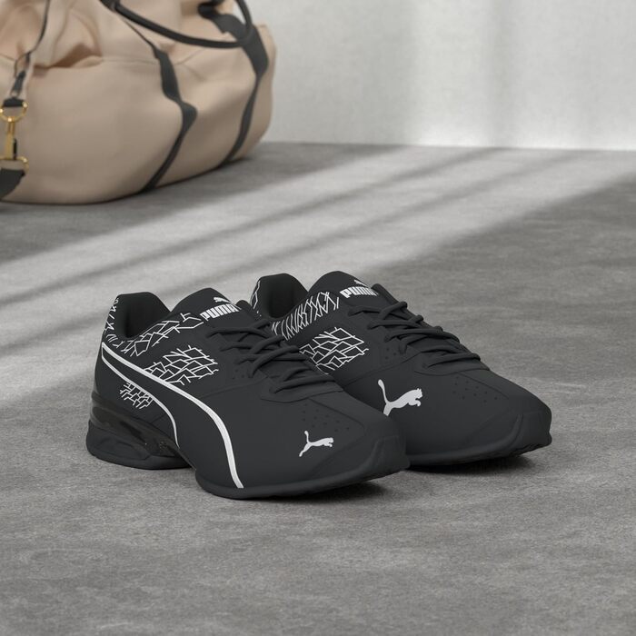 Кросівки чоловічі PUMA Tazon 6 Fraktur, чорні, розмір 40.5 EU (широка колодка)