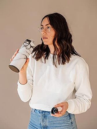 Велика пляшка для води EQUA 750 мл з боросилікатного скла, BPA-free, з чохлом зі штучної шкіри, сіра/біла, герметична