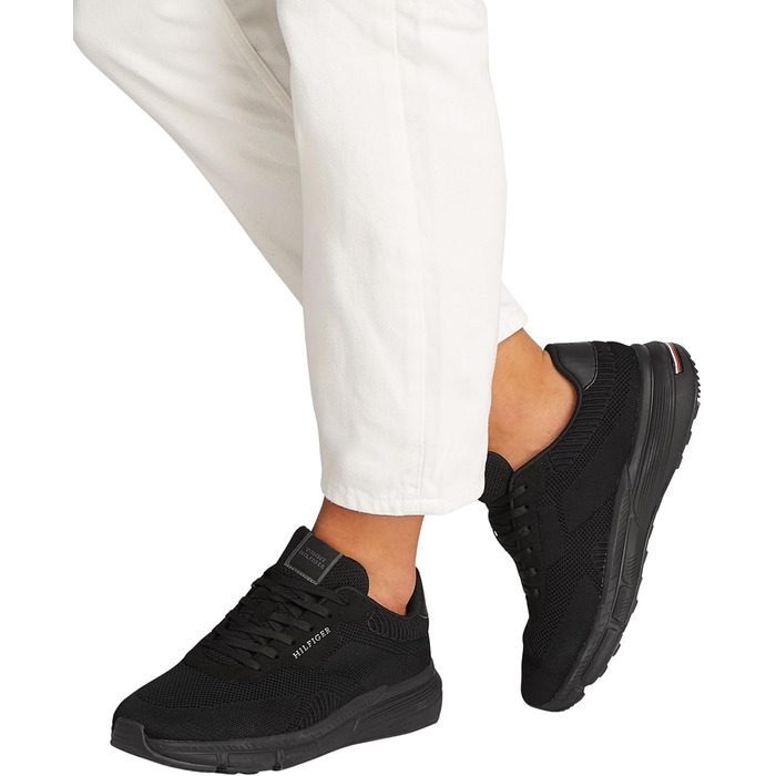 Чоловічі кросівки Tommy Hilfiger: спортивне взуття, чорний колір, розмір 40 EU