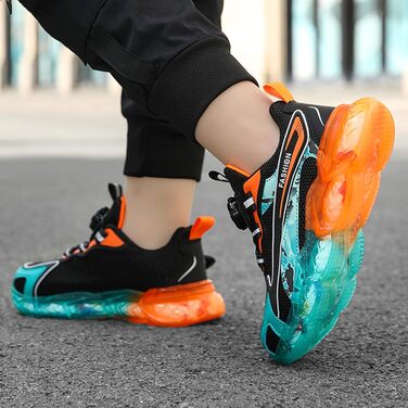 Дитячі кросівки ITSOGOO для бігу та спорту. Легкі, дихаючі, підходять для активного відпочинку, занять фітнесом та прогулянок. Розміри 28-37 EU, 33 EU. Чорний колір.