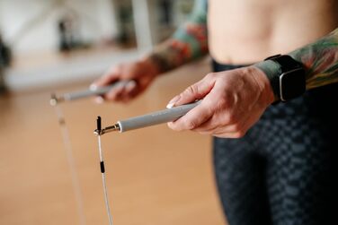 Регульоване скакалка Speed-Spring для чоловіків та жінок, для важкої атлетики, боксу, фітнесу, спорту в приміщенні та на вулиці (срібна)