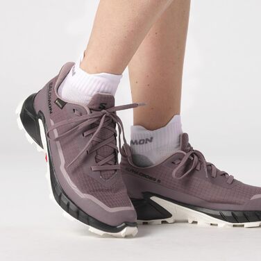 Кросівки для трейлраннінгу Salomon Alphacross 5 Gore-Tex, жіночі, чорно-білі, розмір 40 EU, надійне зчеплення, захист від вологи