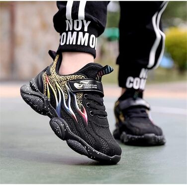 Дитячі кросівки для активного відпочинку: зручні, дихаючі, для хлопчиків та дівчаток. Розміри 28-39, білі та чорні.