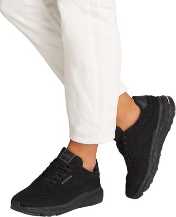 Чоловічі кросівки Tommy Hilfiger: спортивне взуття, чорний колір, розмір 40 EU