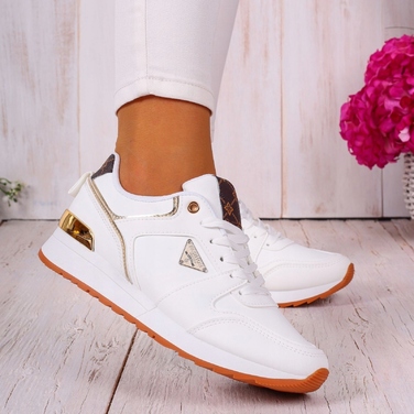 Жіночі білі кросівки Adidas — легкі, спортивні та зручні, розмір 37