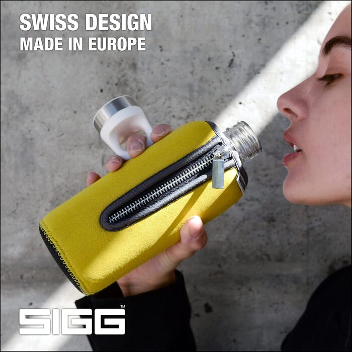 SIGG Stella пляшка для води 0.5 л, скляна, з неопреновим чохлом, без шкідливих речовин, герметична, сучасний дизайн