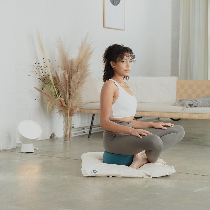 Подушка для йоги та медитації кругла висока (20 см) смарагдово-зелена, знімний чохол, 100% натуральні матеріали, виготовлено в ЄС