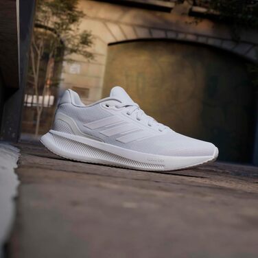 Жіночі кросівки для бігу adidas Runfalcon 5 Cloud White — білі, з амортизацією Cloudfoam та дихаючою сіткою, розмір 39 1/3 EU
